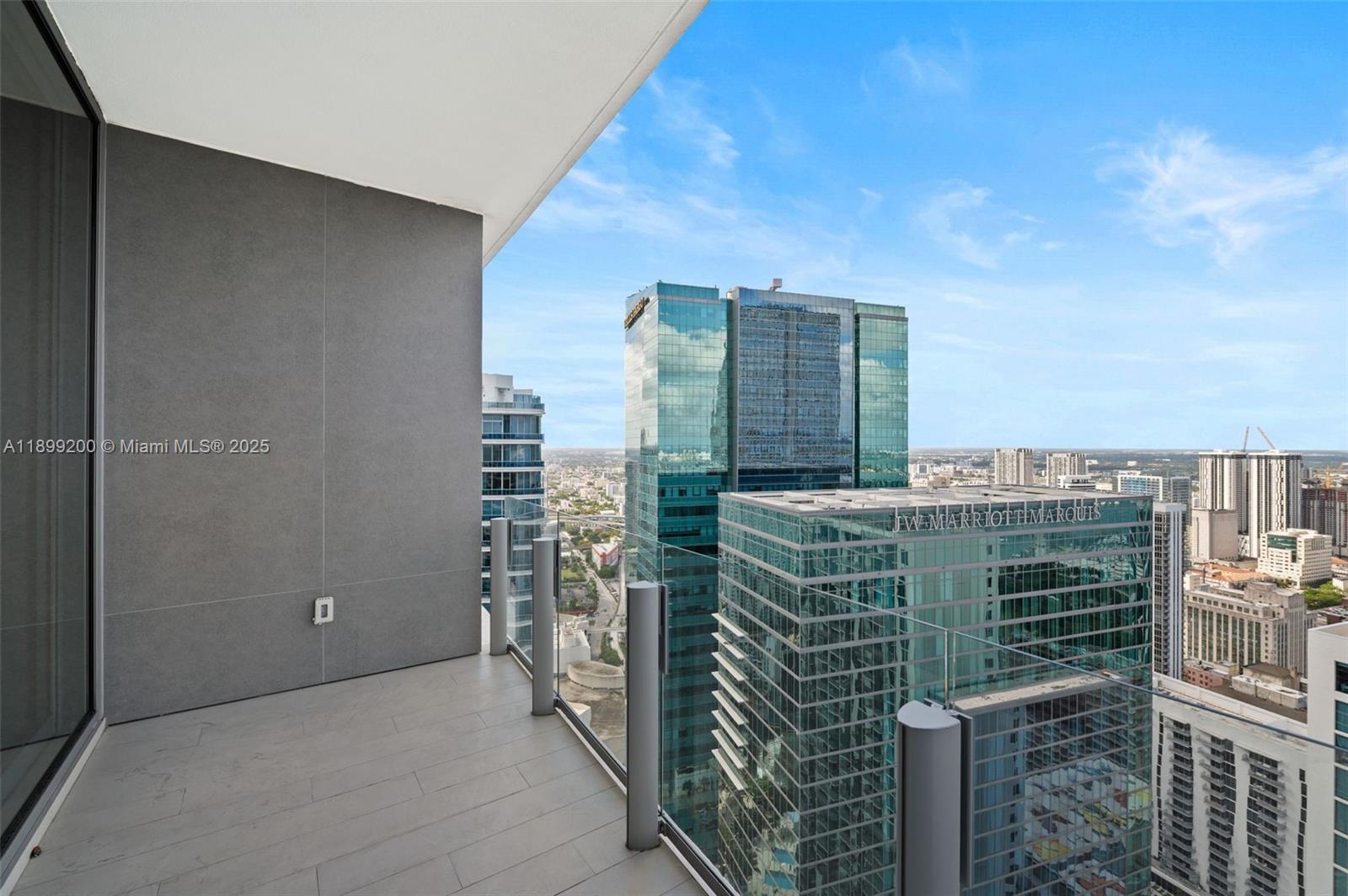 300 Biscayne Blvd Way #4909W, Miami FL 33131