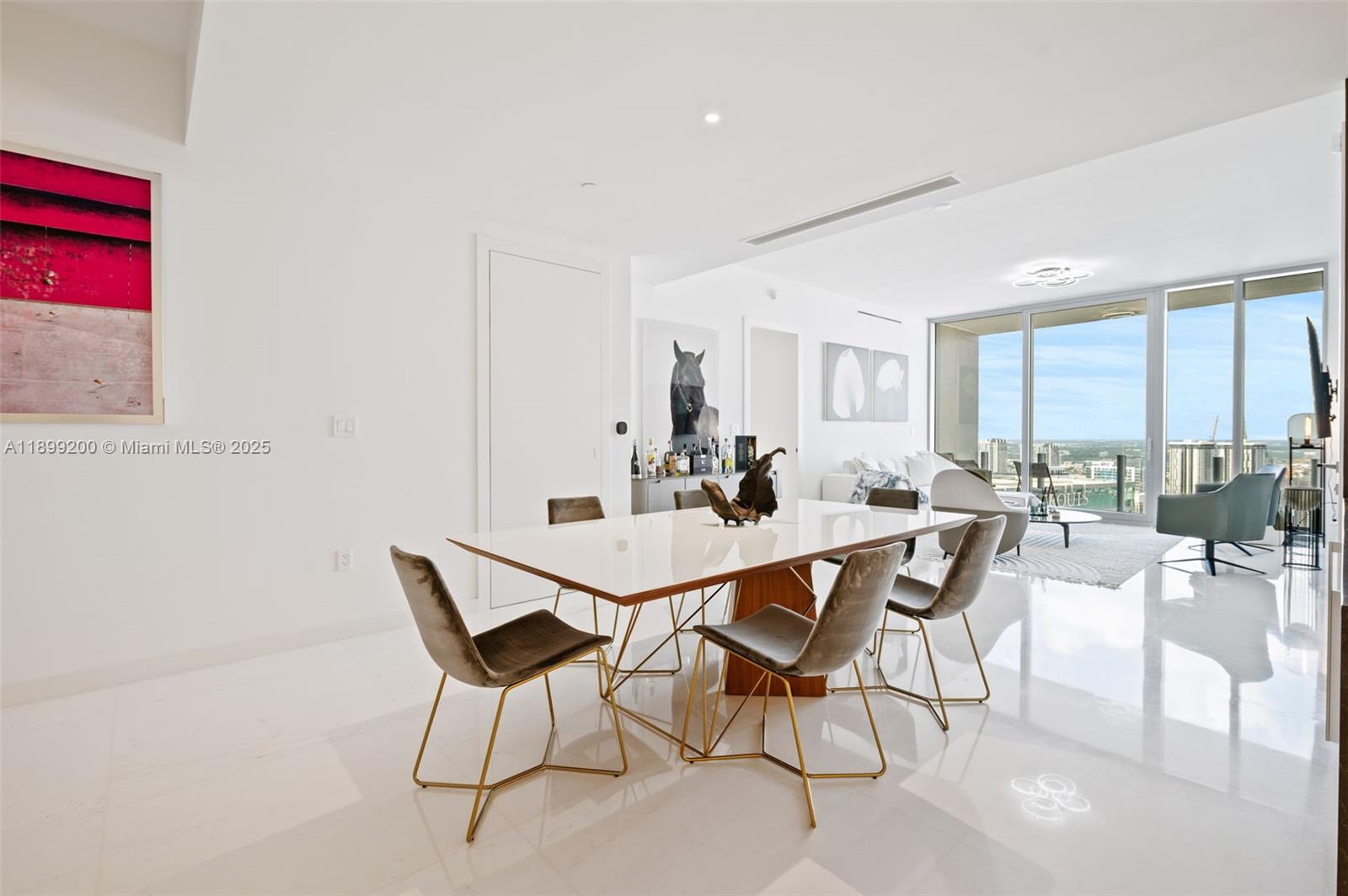 300 Biscayne Blvd Way #4909W, Miami FL 33131