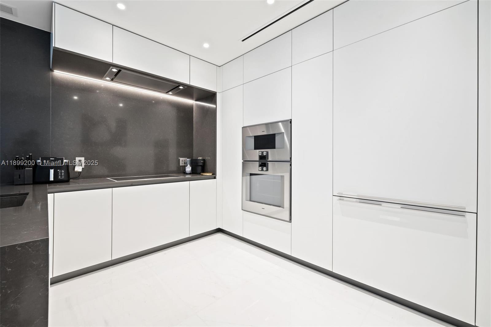 300 Biscayne Blvd Way #4909W, Miami FL 33131