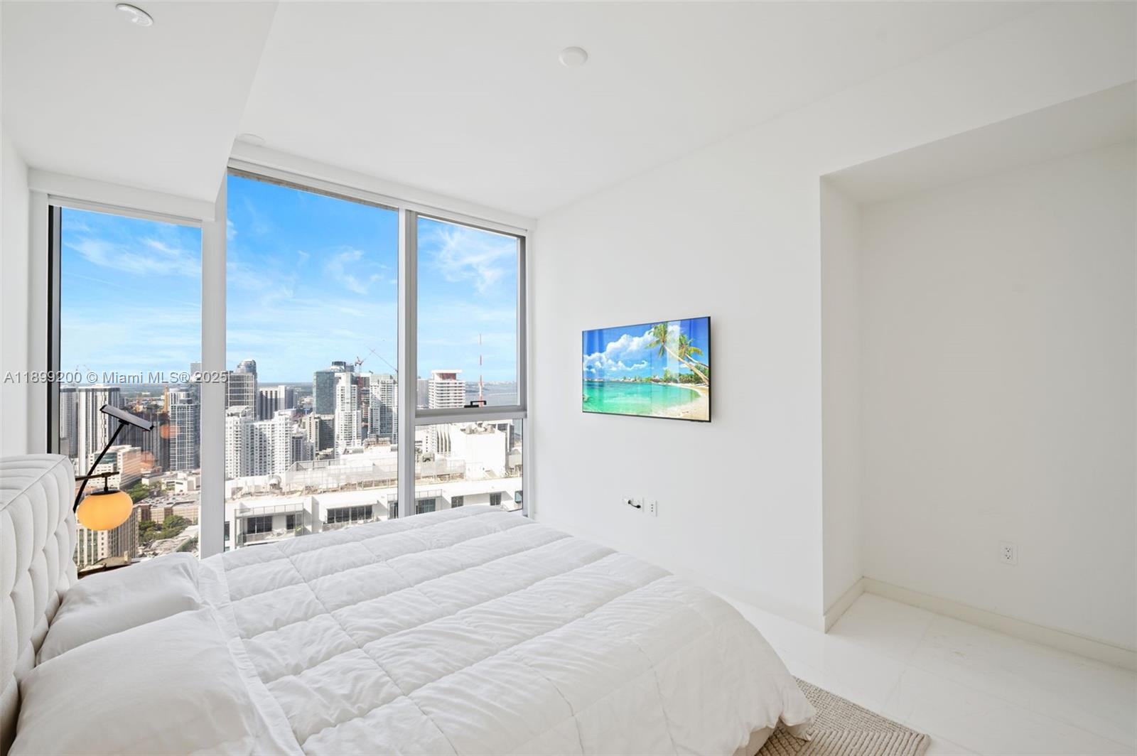 300 Biscayne Blvd Way #4909W, Miami FL 33131