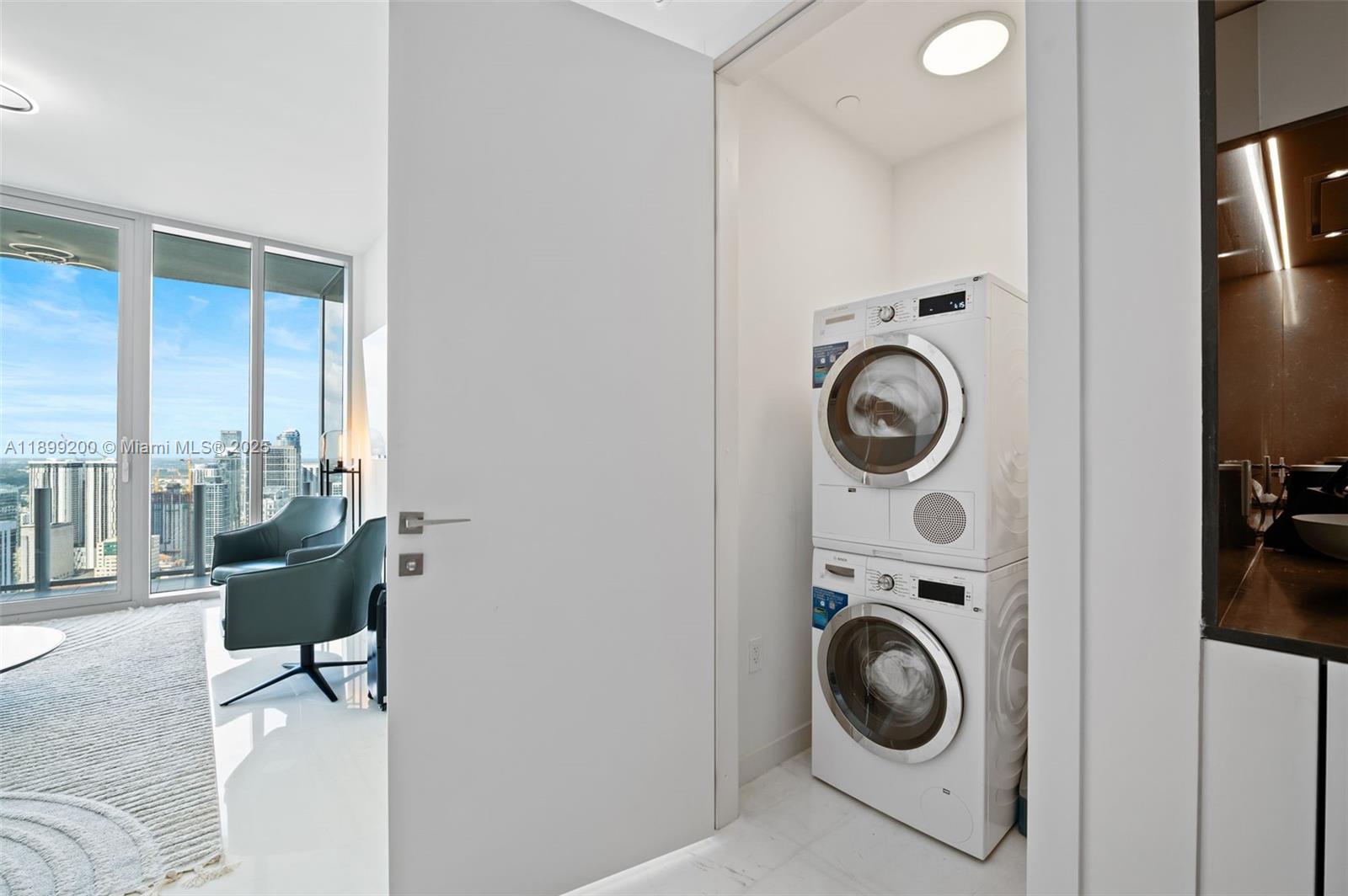 300 Biscayne Blvd Way #4909W, Miami FL 33131