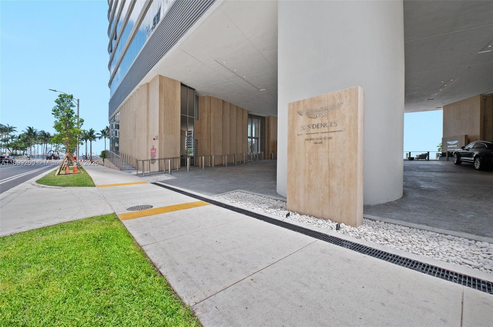 300 Biscayne Blvd Way #4909W, Miami FL 33131