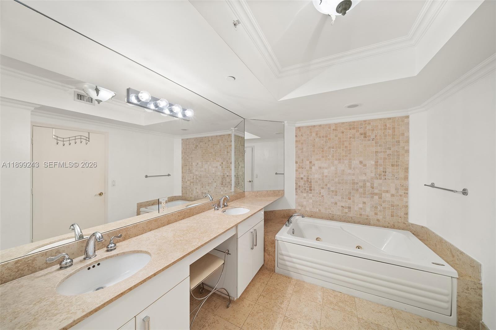 4775 Collins Ave #1708, Miami Beach FL 33140