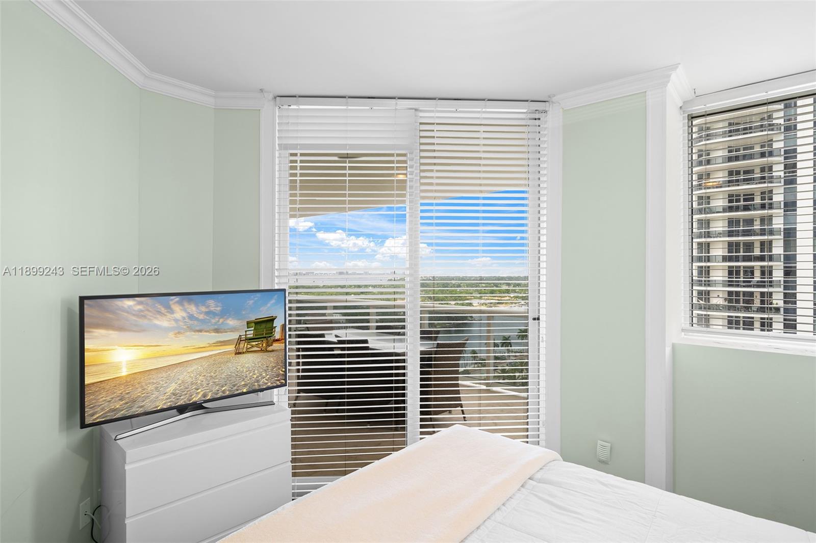4775 Collins Ave #1708, Miami Beach FL 33140