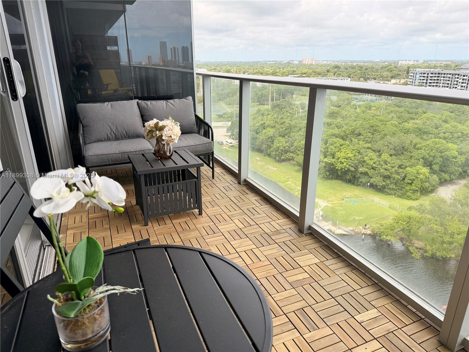 16385 Biscayne Blvd #1505, North Miami Beach FL 33160