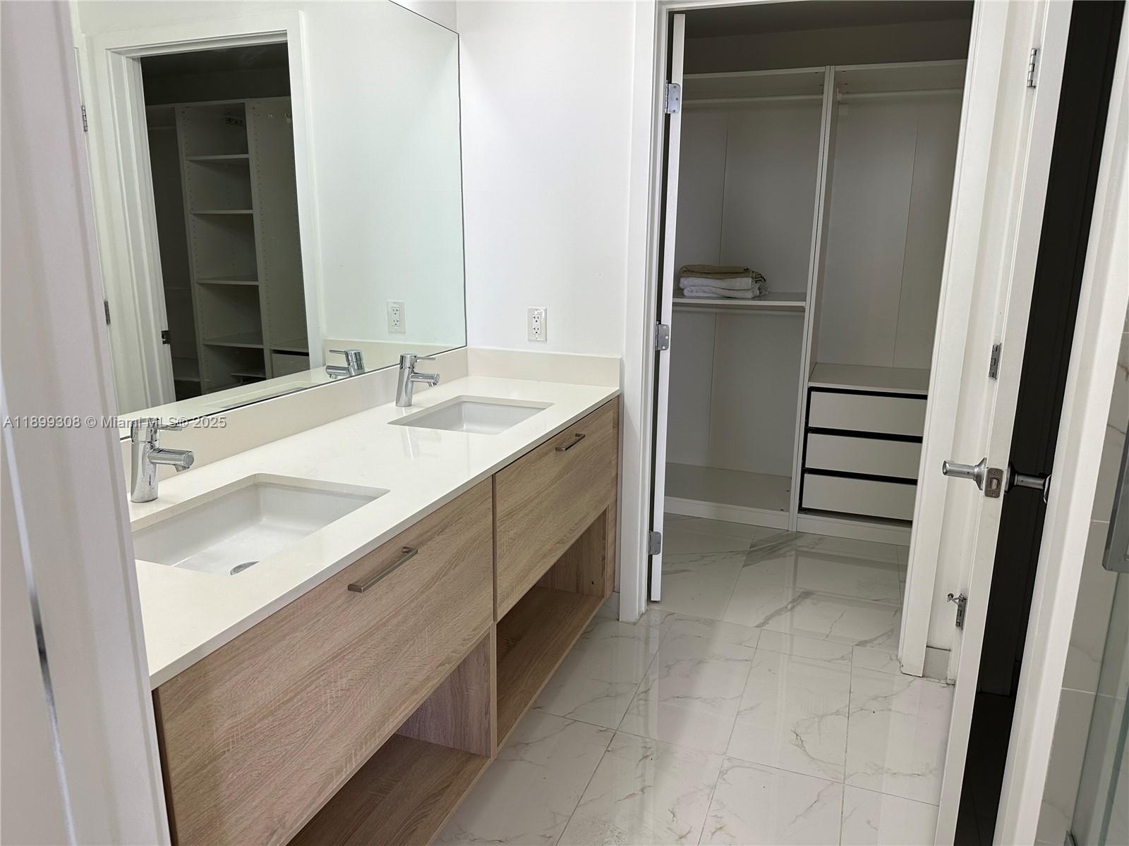 16385 Biscayne Blvd #1505, North Miami Beach FL 33160