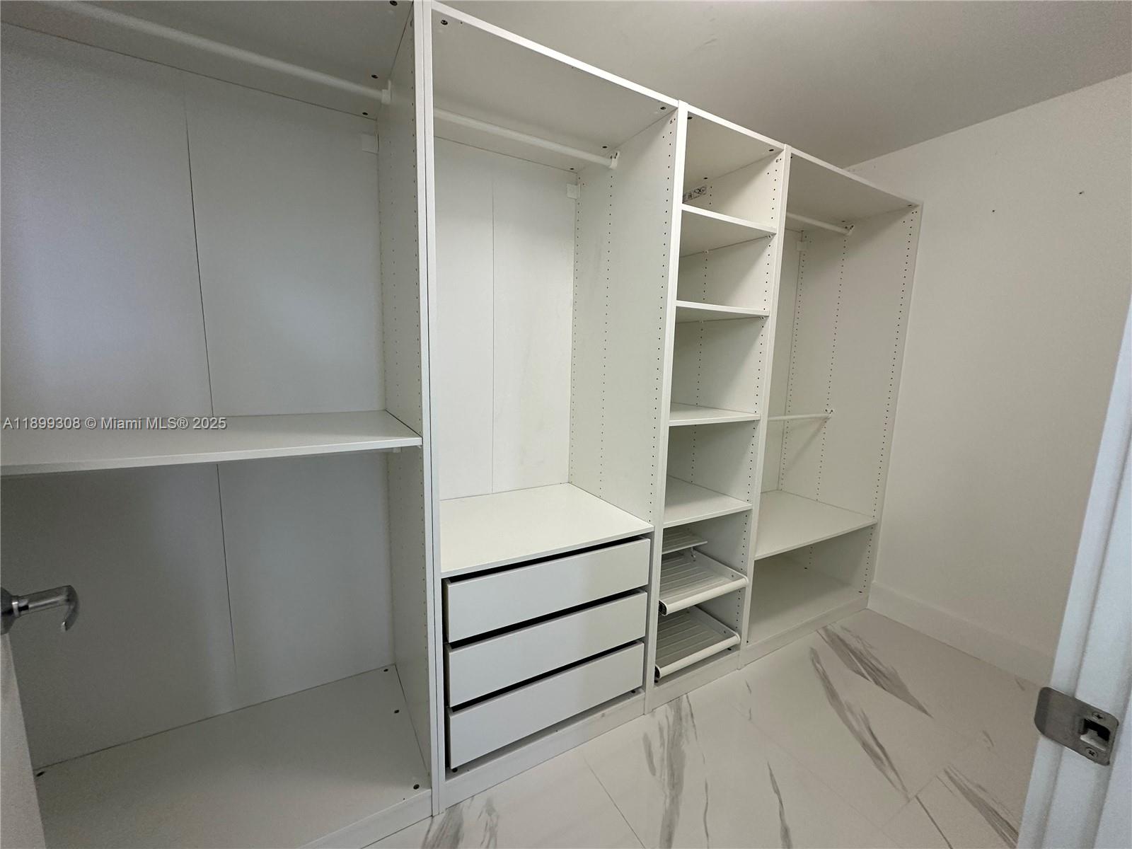 16385 Biscayne Blvd #1505, North Miami Beach FL 33160