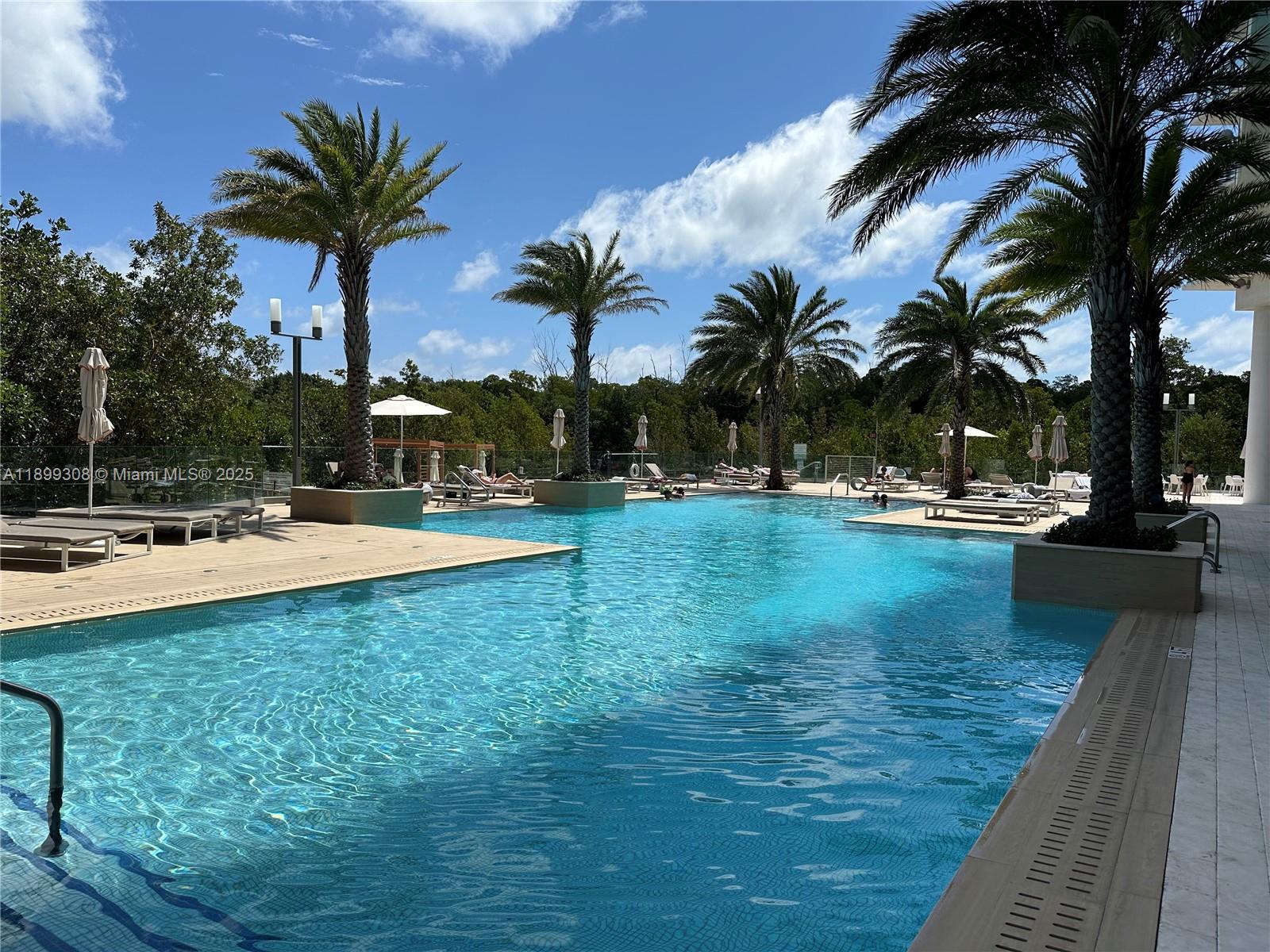 16385 Biscayne Blvd #1505, North Miami Beach FL 33160