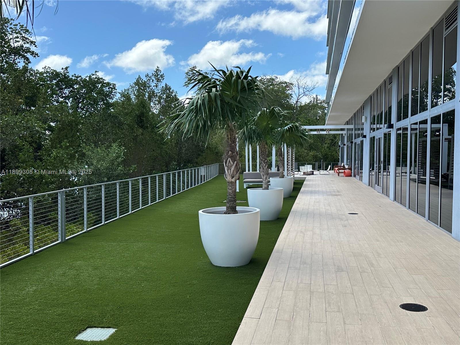 16385 Biscayne Blvd #1505, North Miami Beach FL 33160