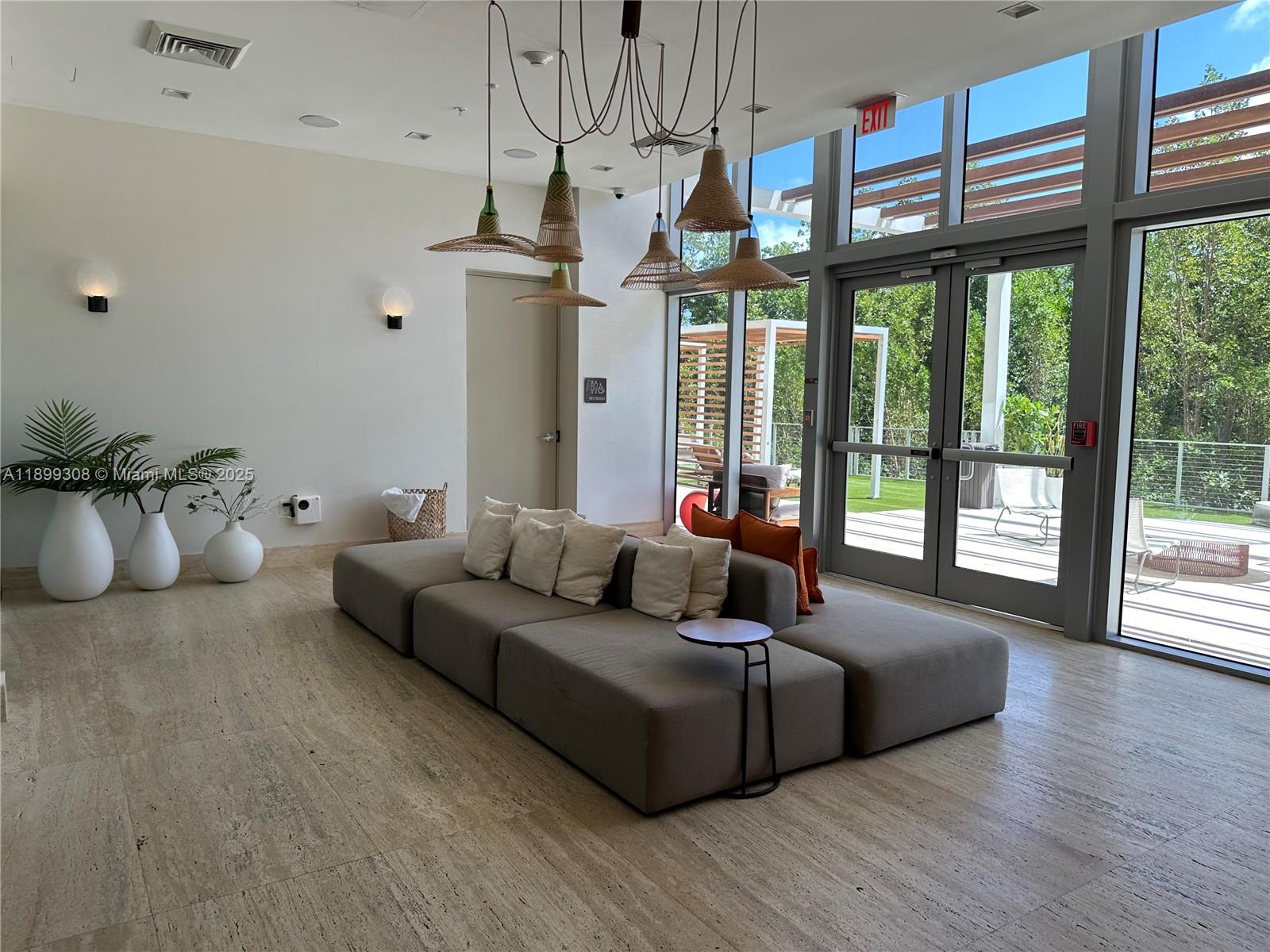 16385 Biscayne Blvd #1505, North Miami Beach FL 33160