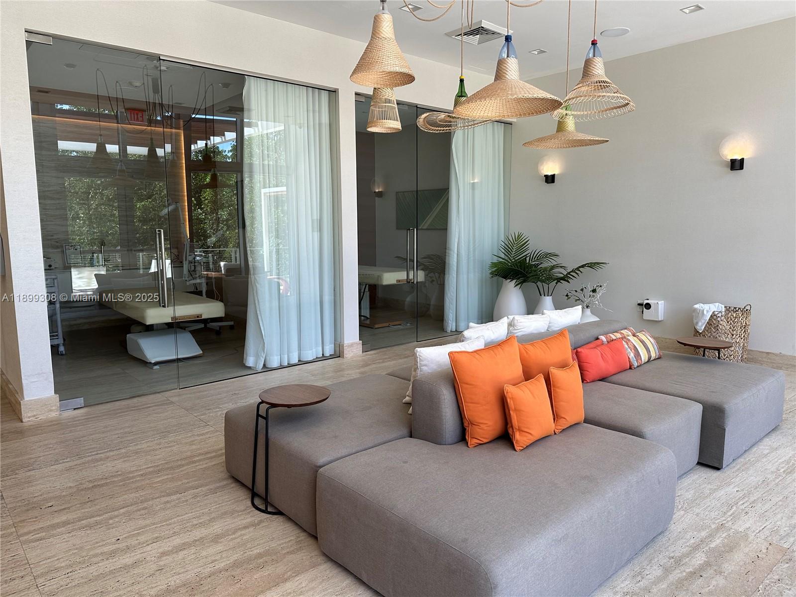 16385 Biscayne Blvd #1505, North Miami Beach FL 33160