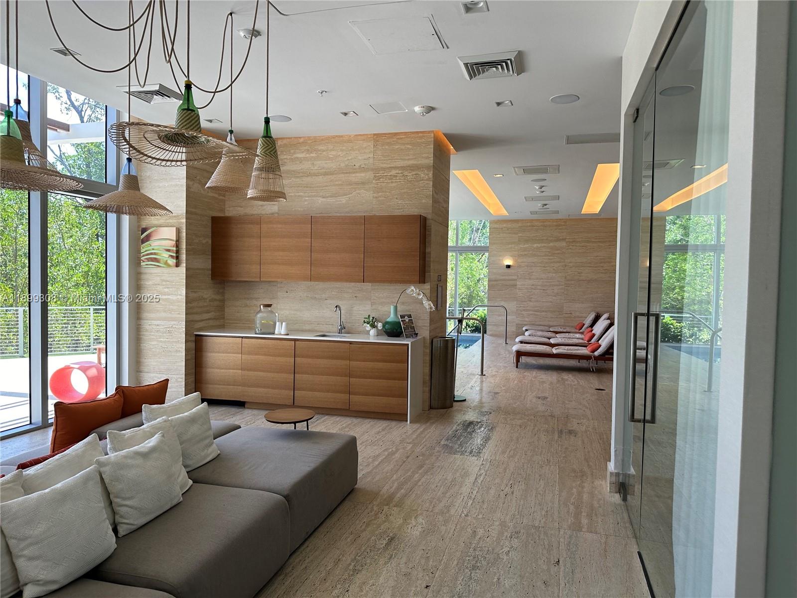 16385 Biscayne Blvd #1505, North Miami Beach FL 33160