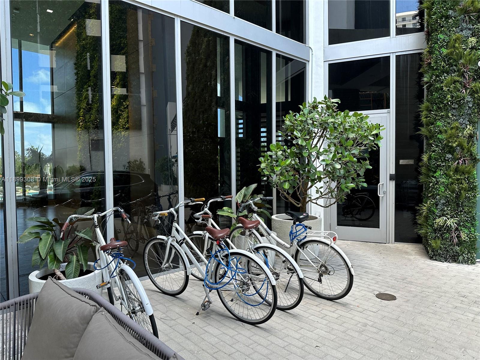 16385 Biscayne Blvd #1505, North Miami Beach FL 33160