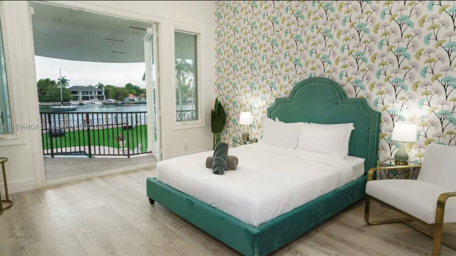 929 N Southlake Dr, Hollywood FL 33019