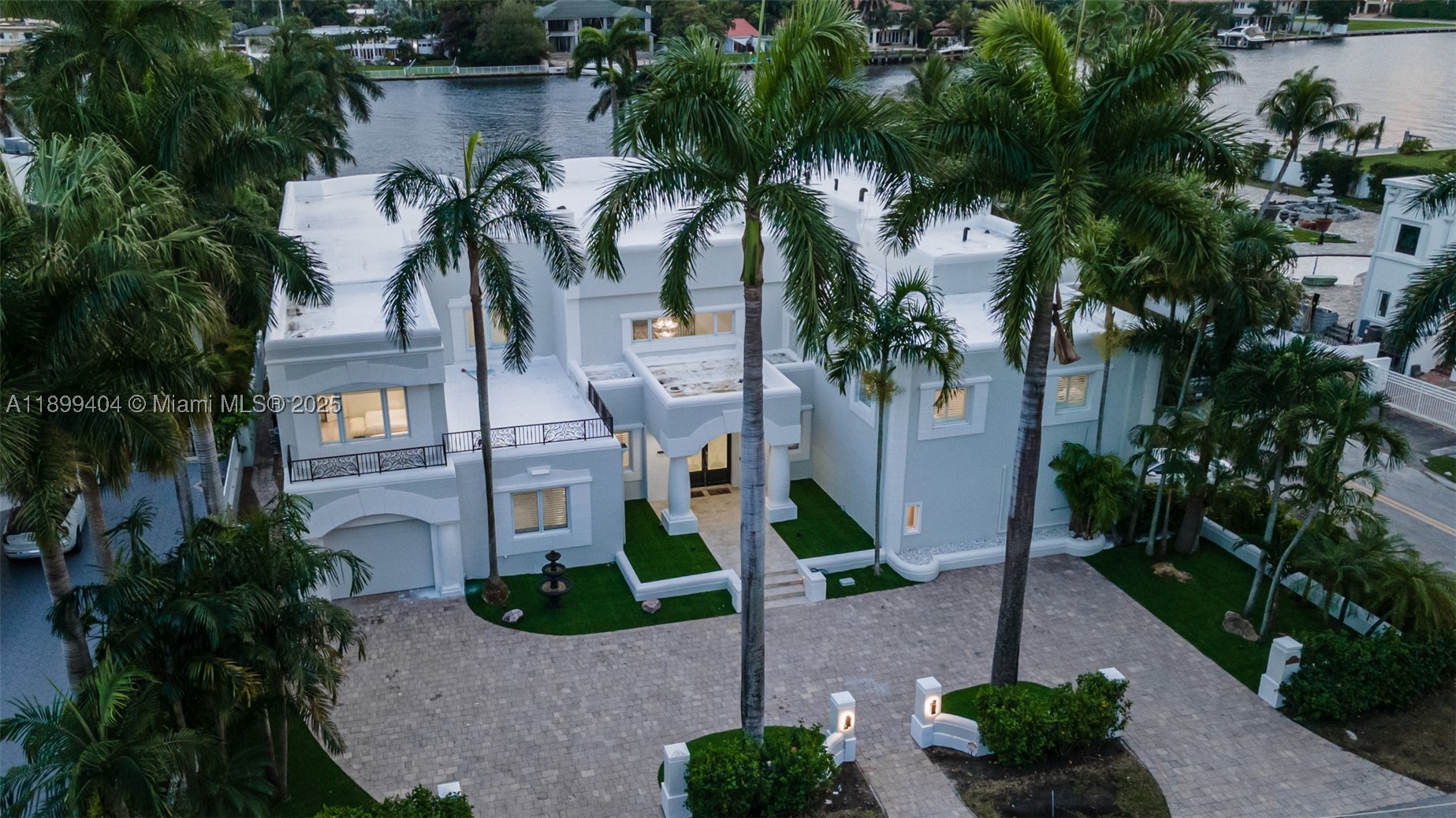 929 N Southlake Dr, Hollywood FL 33019