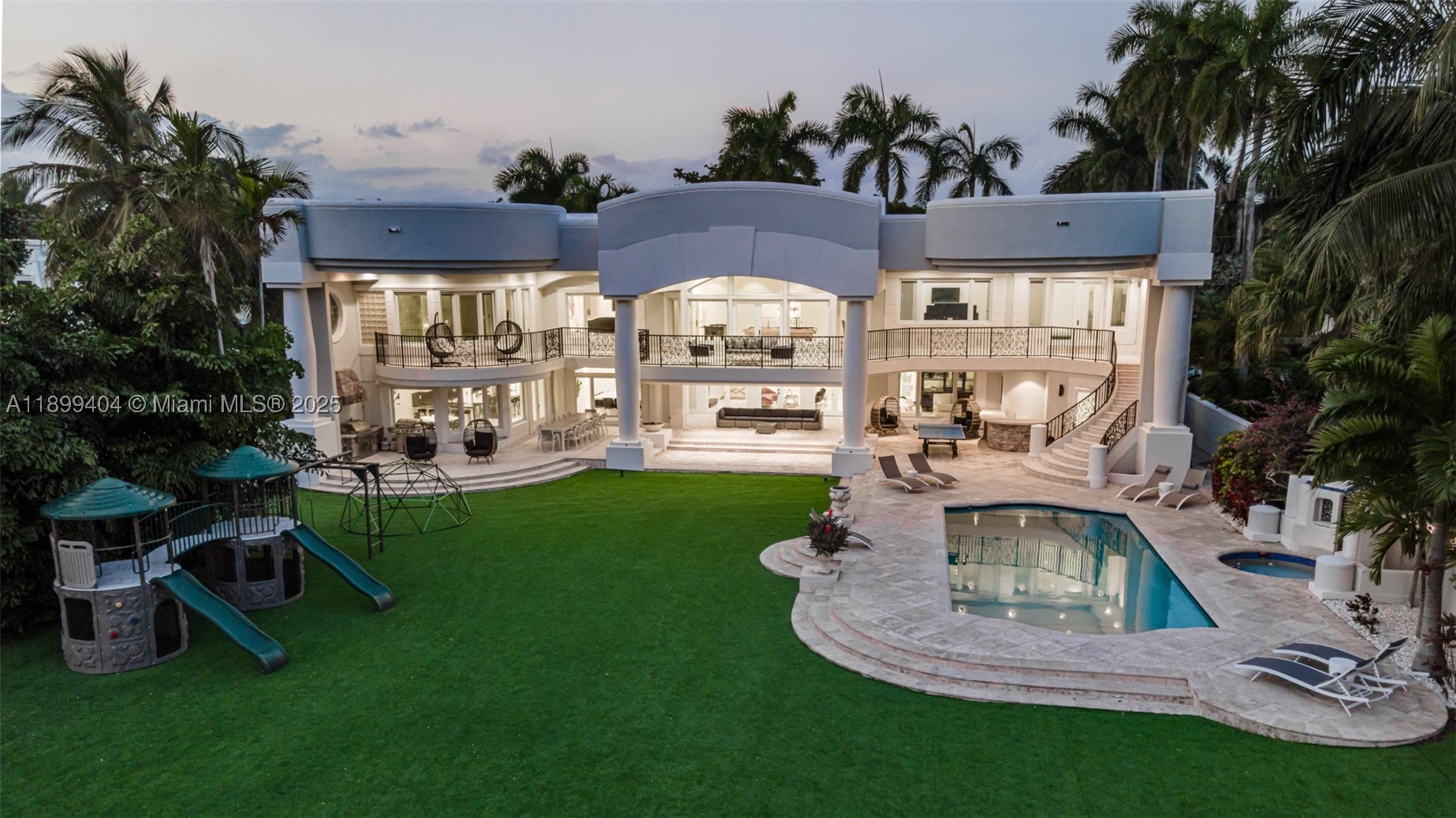 929 N Southlake Dr, Hollywood FL 33019
