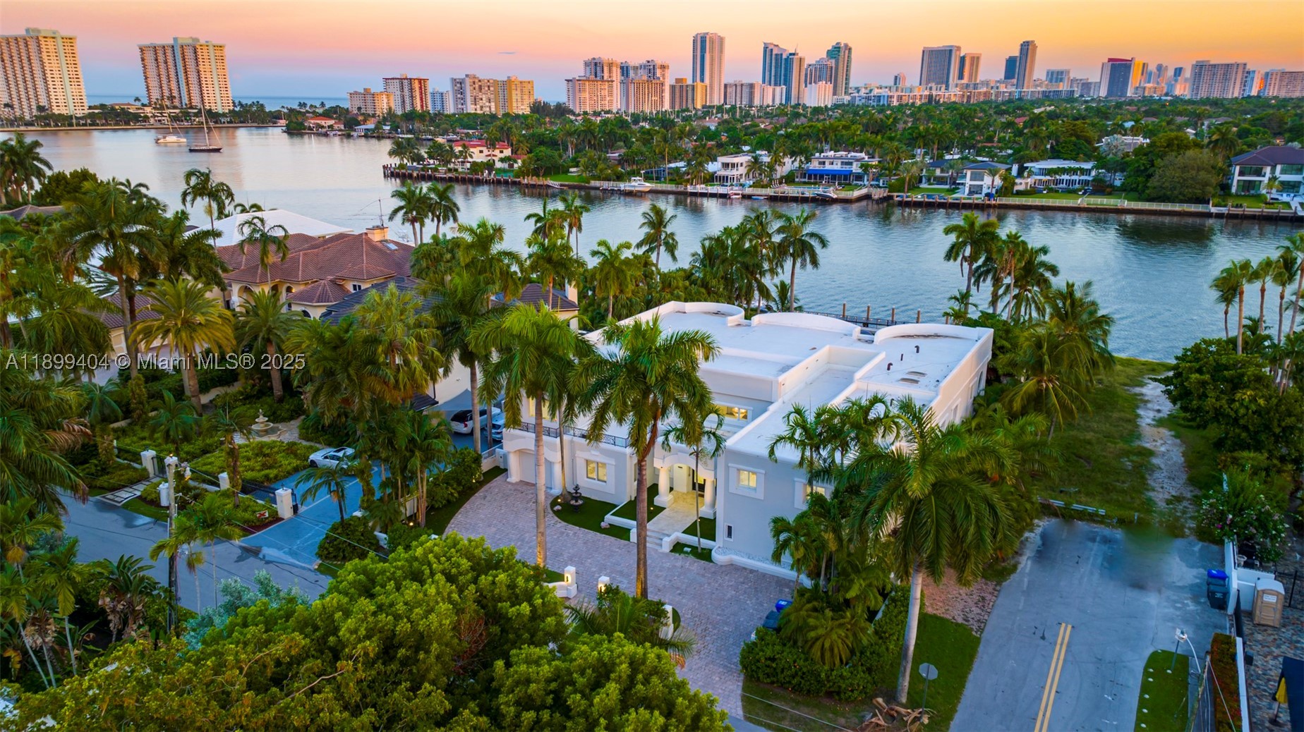 929 N Southlake Dr, Hollywood FL 33019