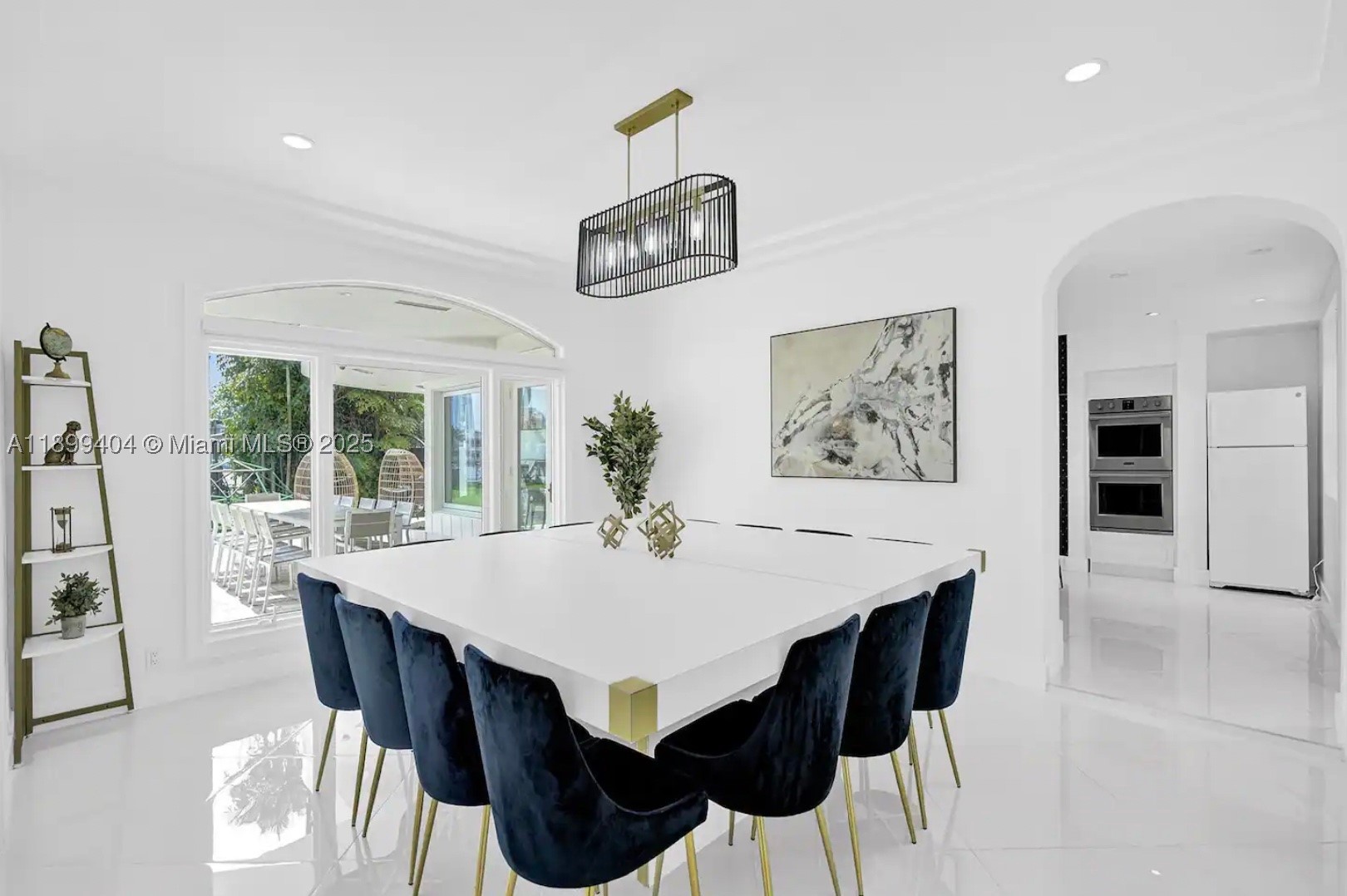 929 N Southlake Dr, Hollywood FL 33019