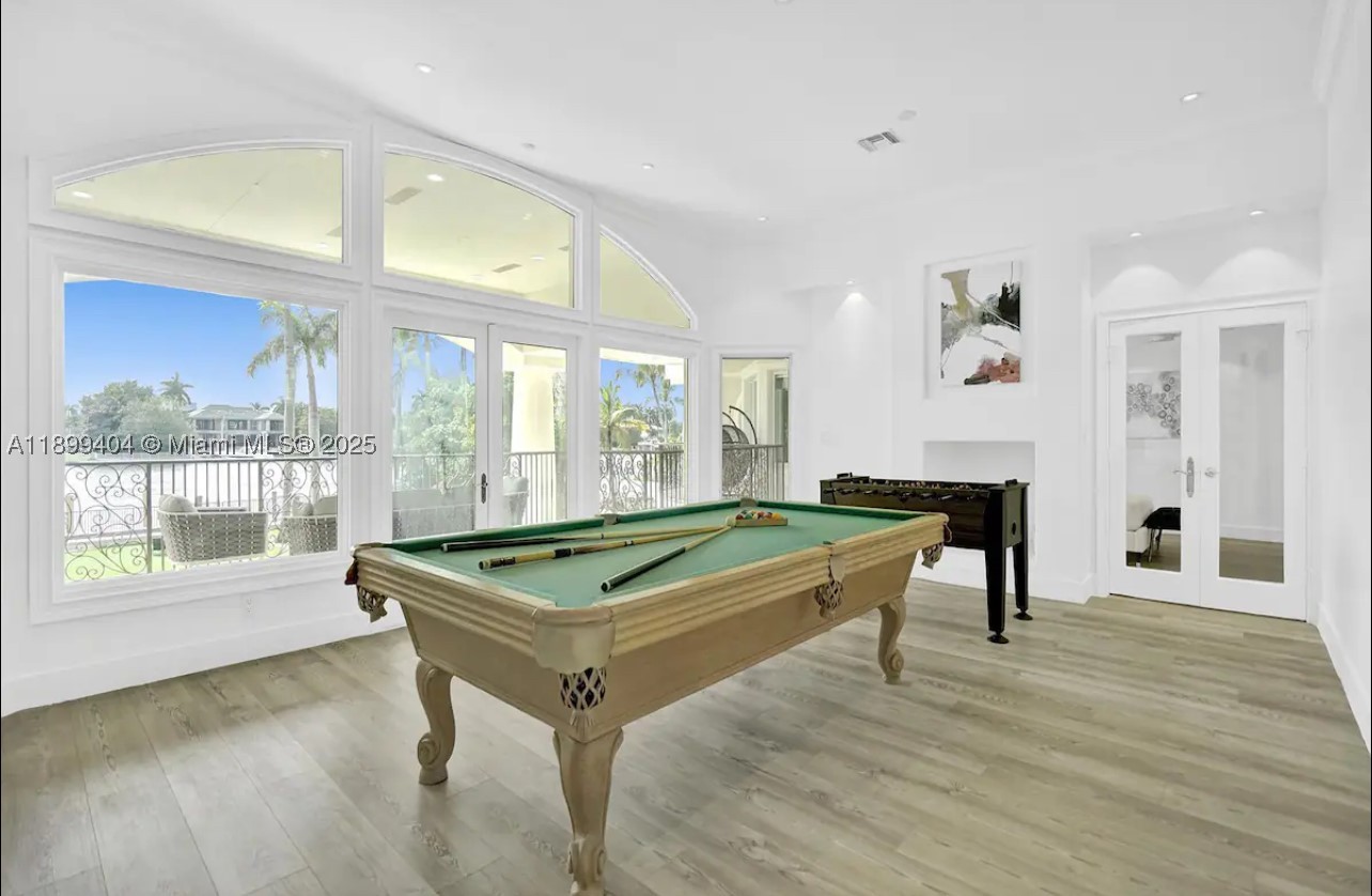 929 N Southlake Dr, Hollywood FL 33019