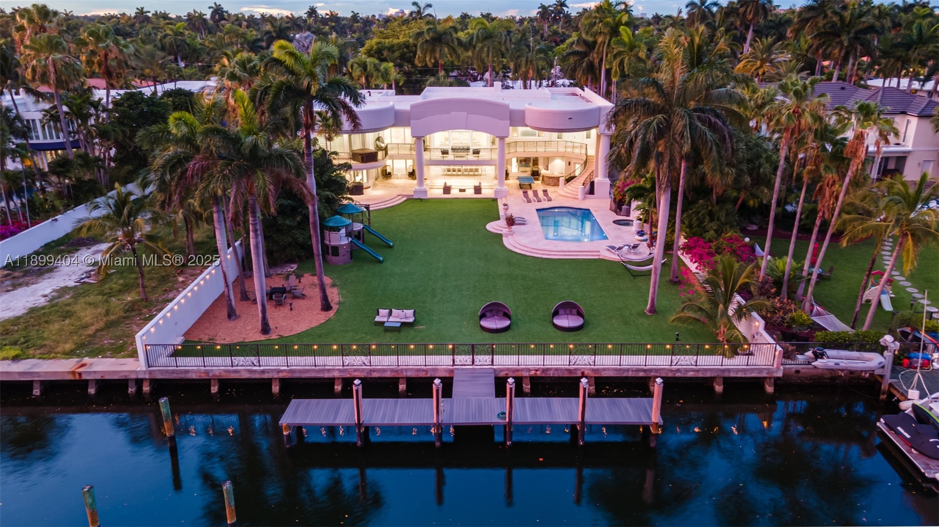 929 N Southlake Dr, Hollywood FL 33019