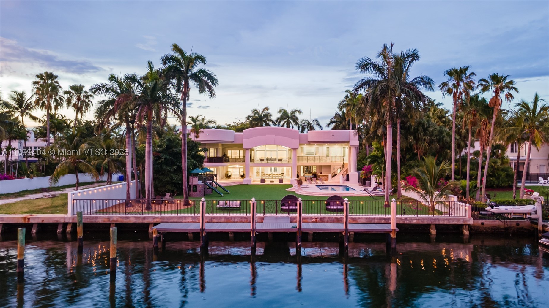 929 N Southlake Dr, Hollywood FL 33019