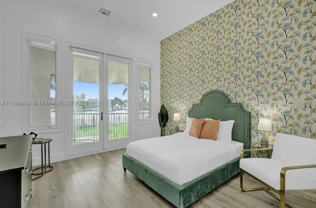 929 N Southlake Dr, Hollywood FL 33019
