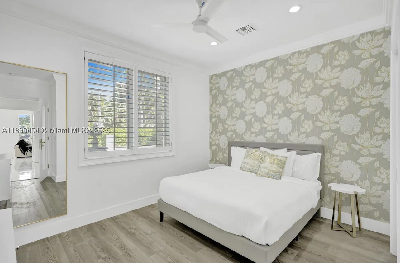 929 N Southlake Dr, Hollywood FL 33019