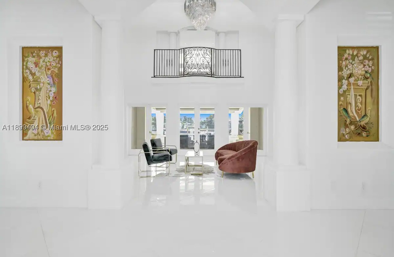 929 N Southlake Dr, Hollywood FL 33019