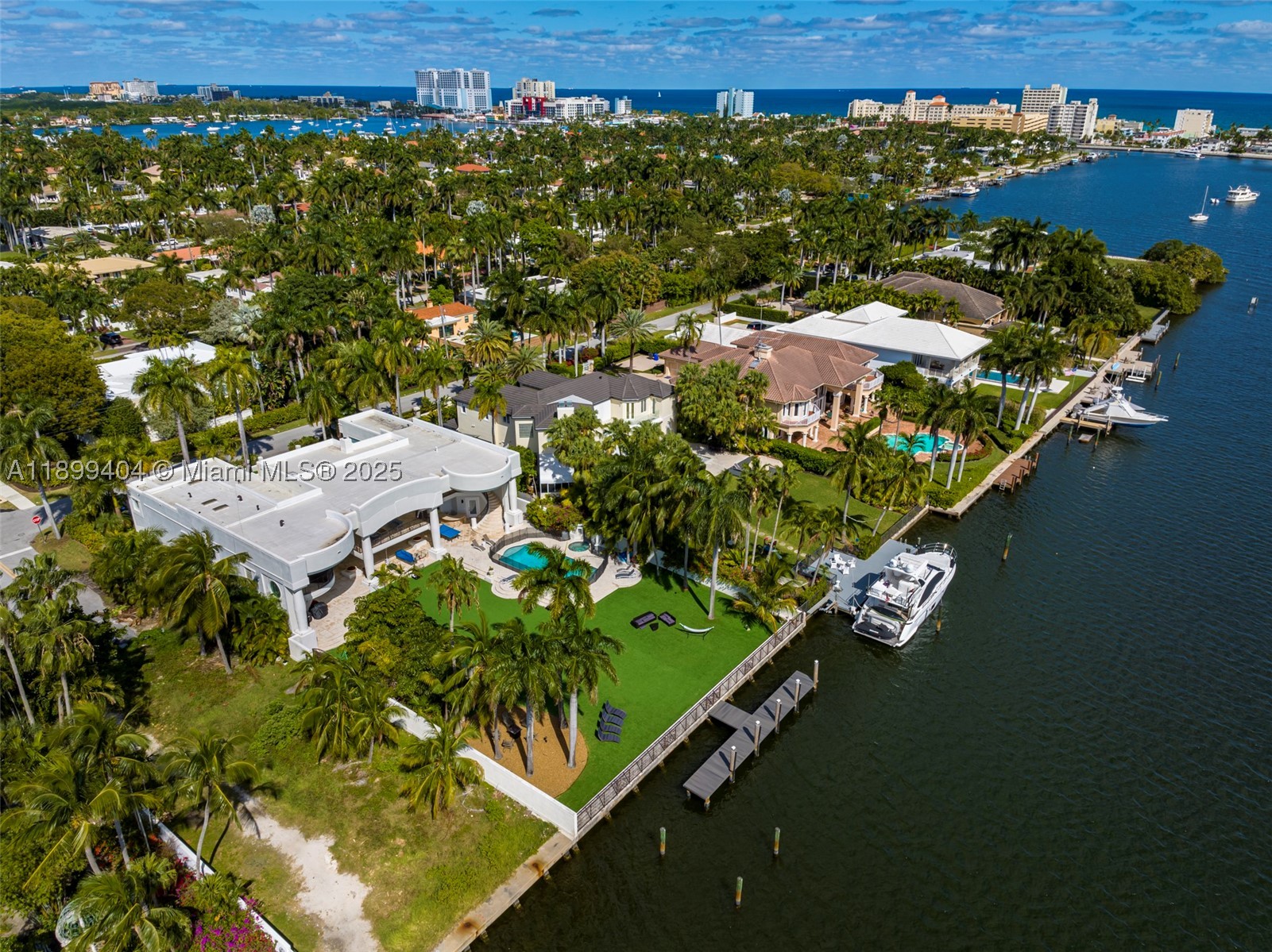 929 N Southlake Dr, Hollywood FL 33019