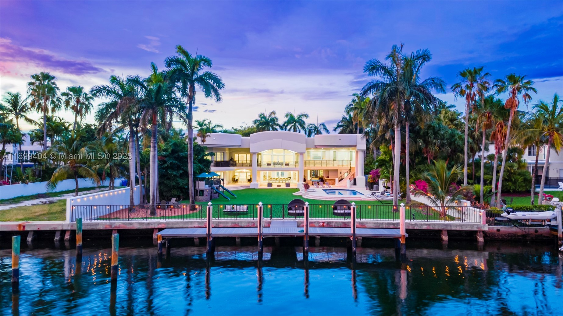 929 N Southlake Dr, Hollywood FL 33019