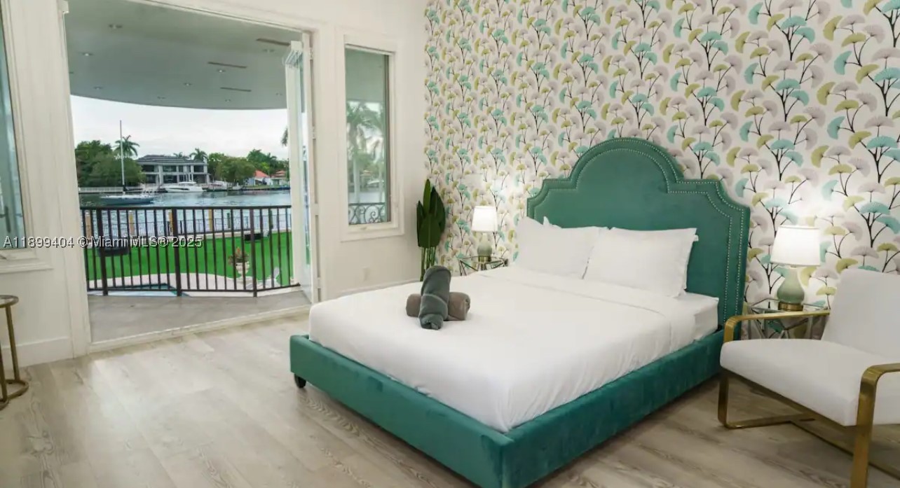 929 N Southlake Dr, Hollywood FL 33019