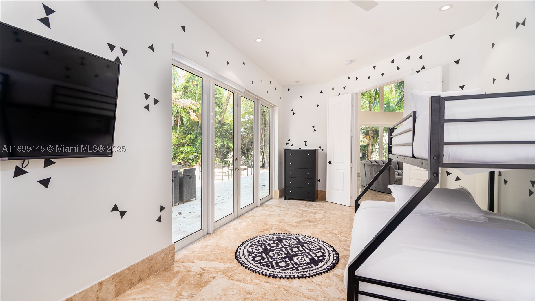 112 NW 14th Way, Dania Beach FL 33004