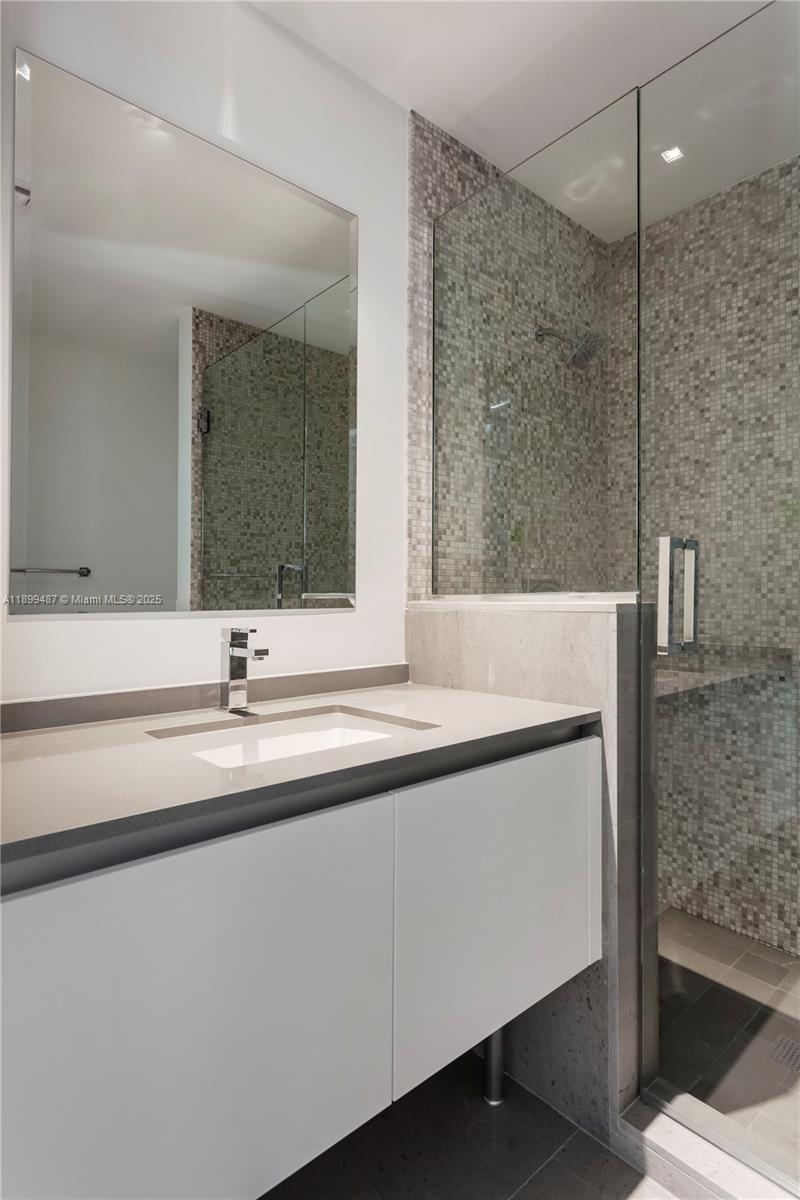 88 SW 7th St #2101, Miami FL 33130