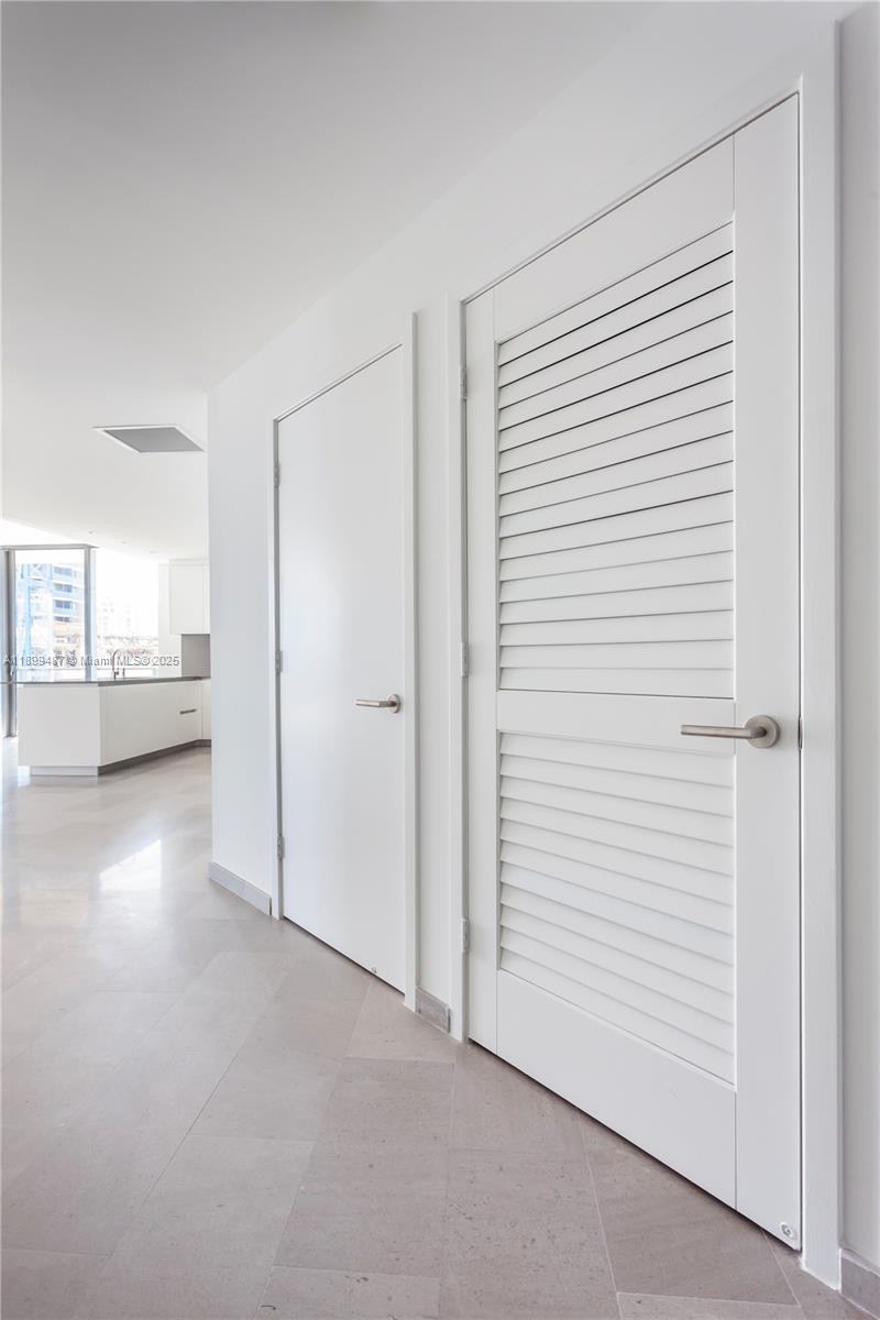 88 SW 7th St #2101, Miami FL 33130