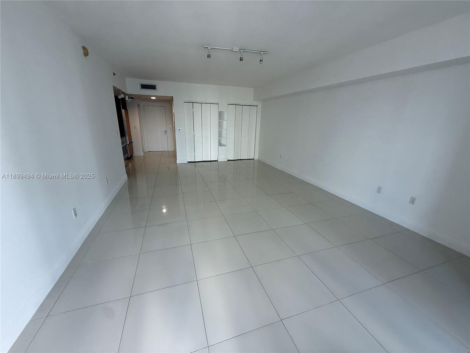 475 Brickell Ave #3210, Miami FL 33131