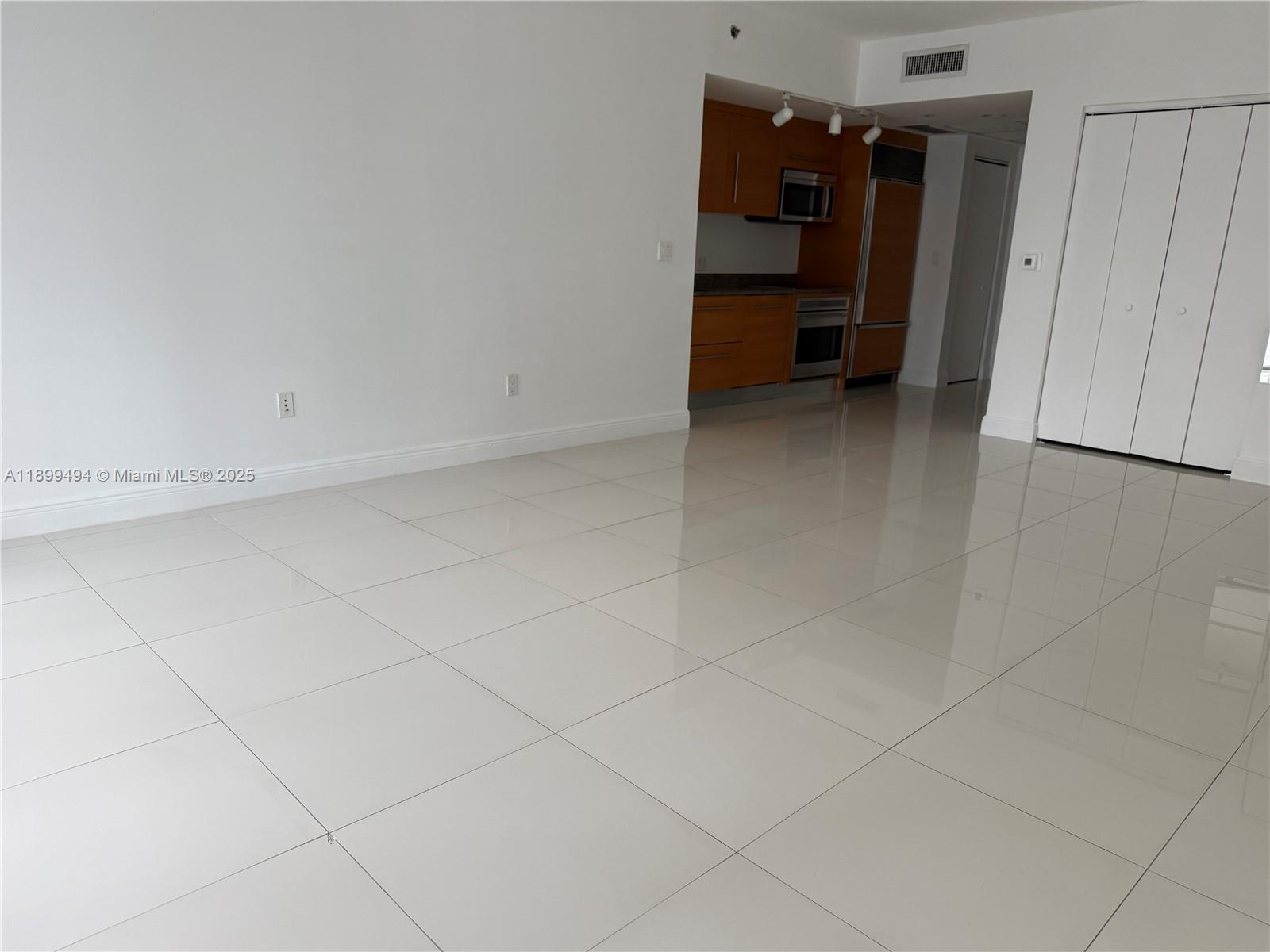 475 Brickell Ave #3210, Miami FL 33131