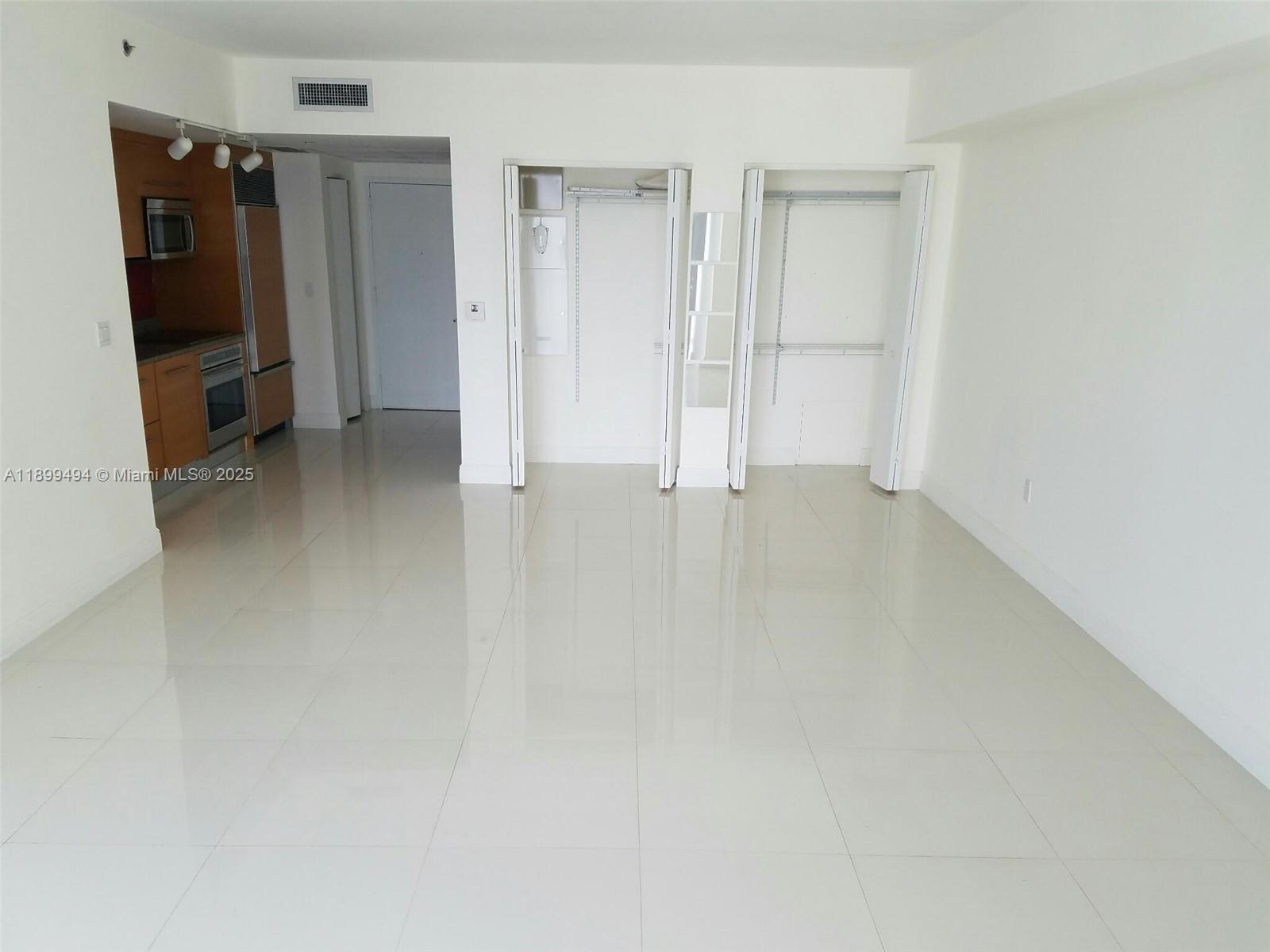 475 Brickell Ave #3210, Miami FL 33131