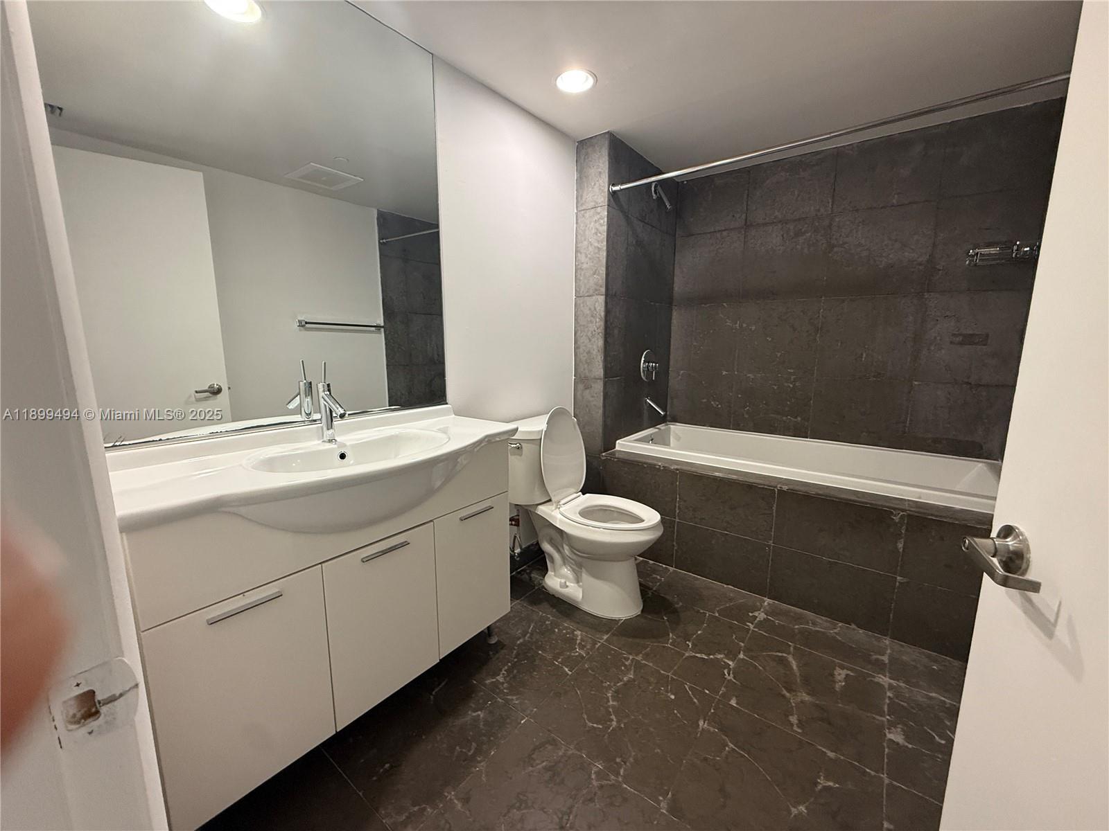 475 Brickell Ave #3210, Miami FL 33131