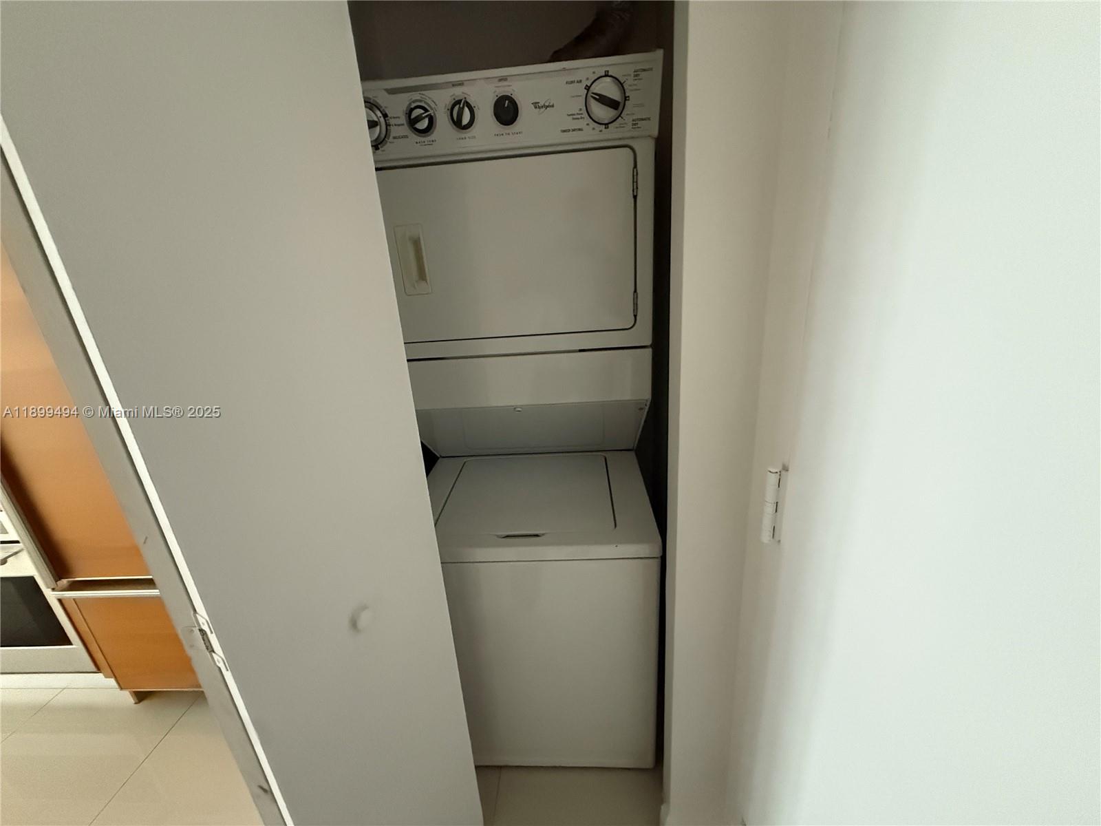 475 Brickell Ave #3210, Miami FL 33131