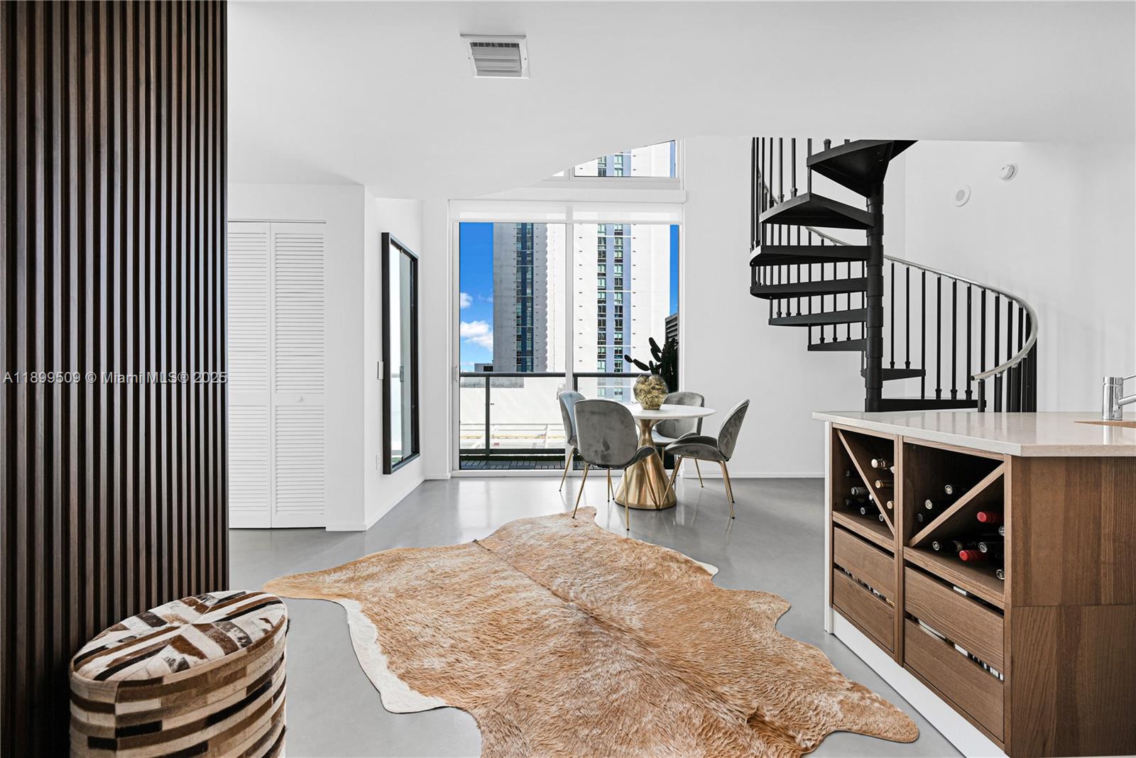 300 S Biscayne Blvd #L-1232, Miami FL 33131