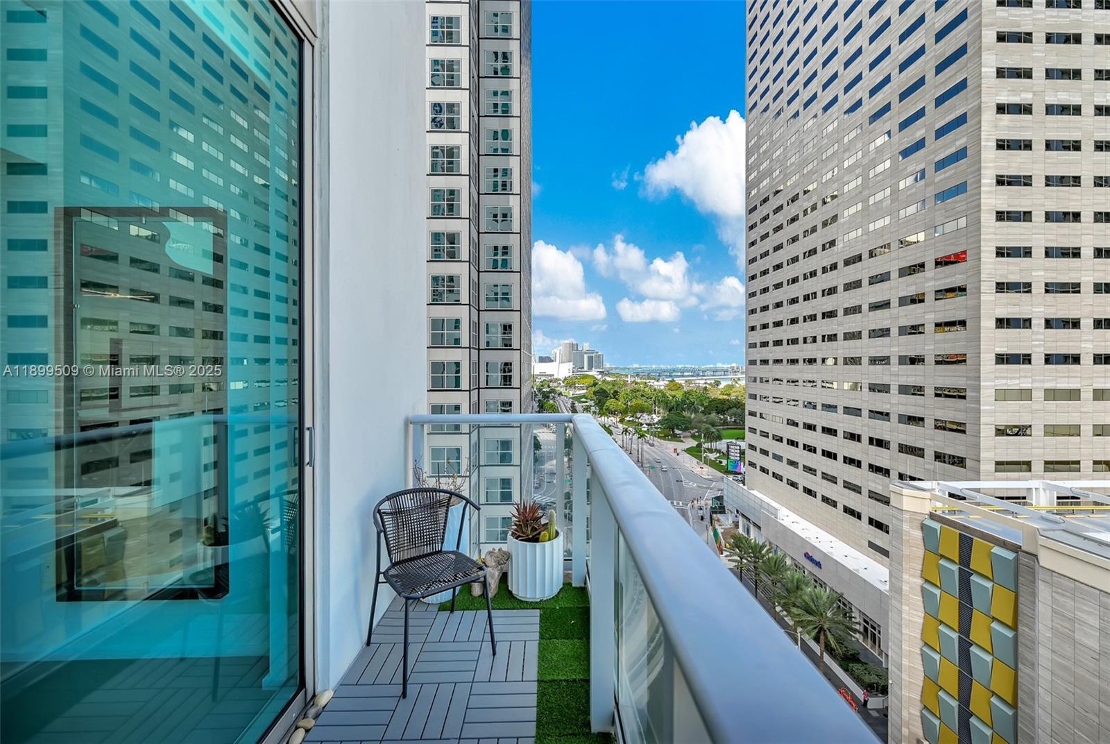 300 S Biscayne Blvd #L-1232, Miami FL 33131