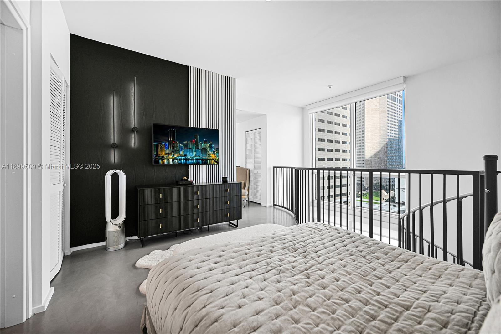 300 S Biscayne Blvd #L-1232, Miami FL 33131