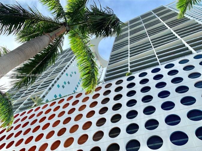 55 SE 6th St #3003, Miami FL 33131