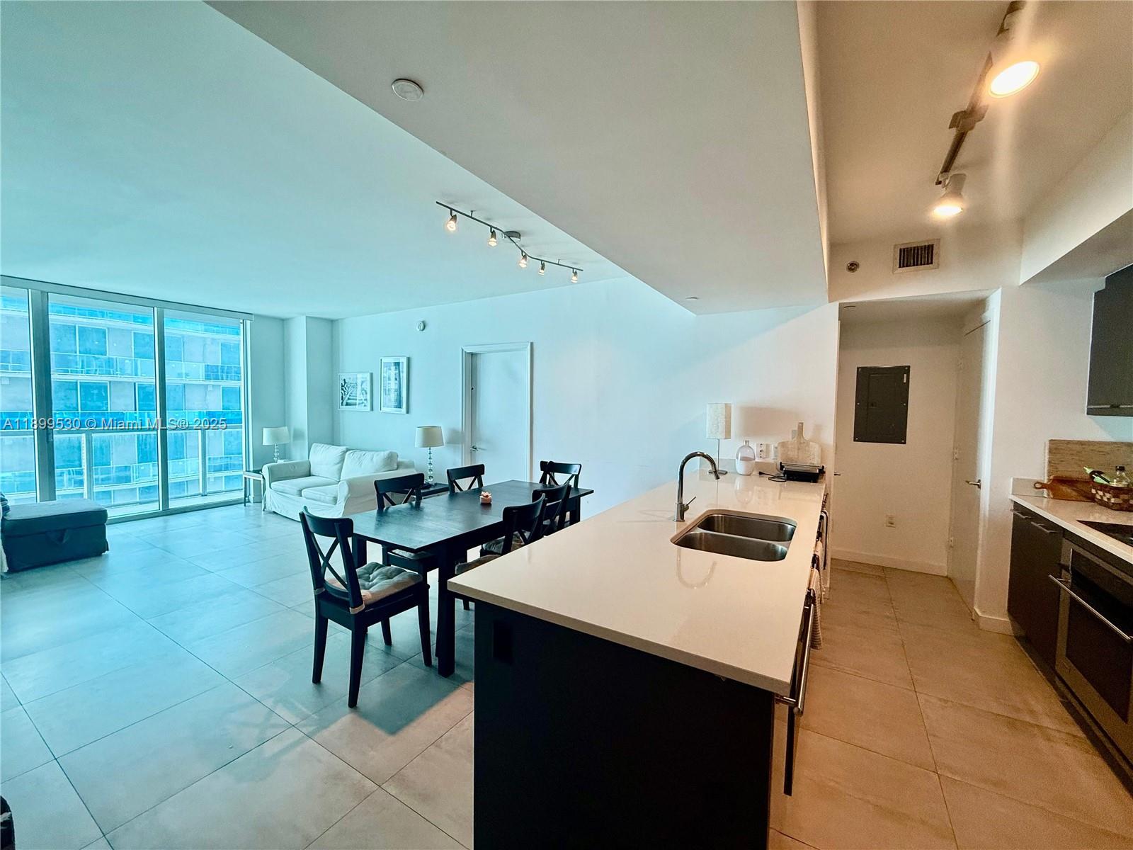 55 SE 6th St #3003, Miami FL 33131