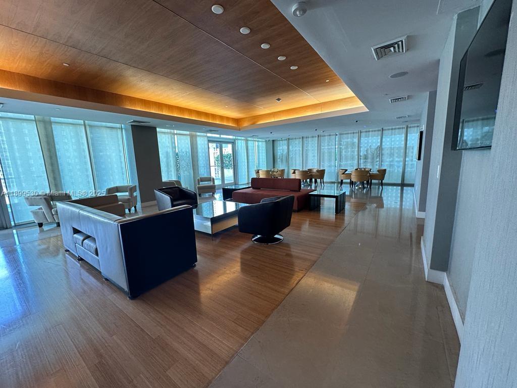 55 SE 6th St #3003, Miami FL 33131