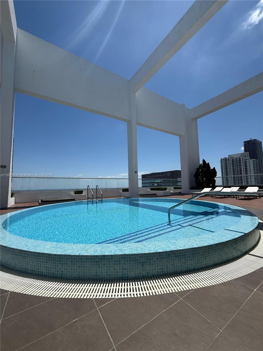 55 SE 6th St #3003, Miami FL 33131