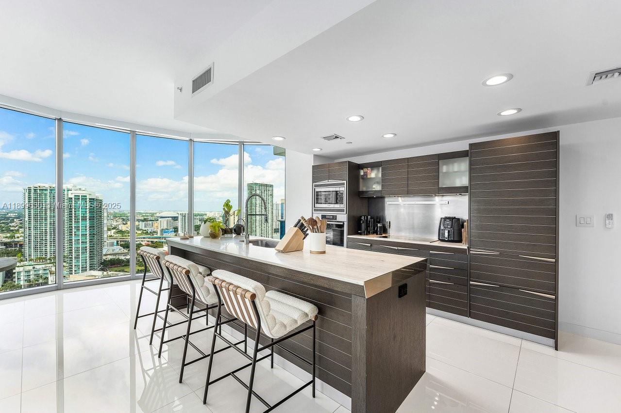 200 Biscayne Boulevard Way #3702, Miami FL 33131