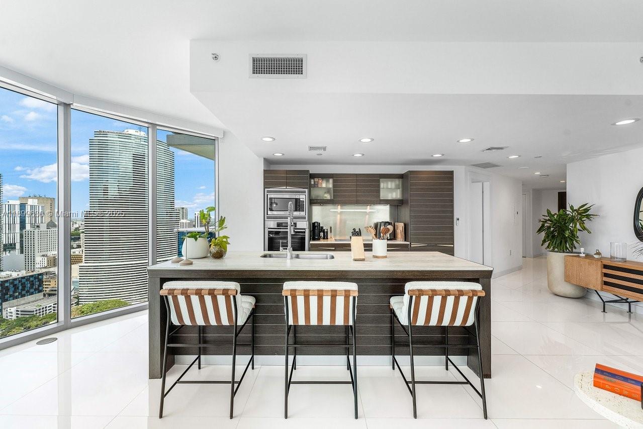 200 Biscayne Boulevard Way #3702, Miami FL 33131