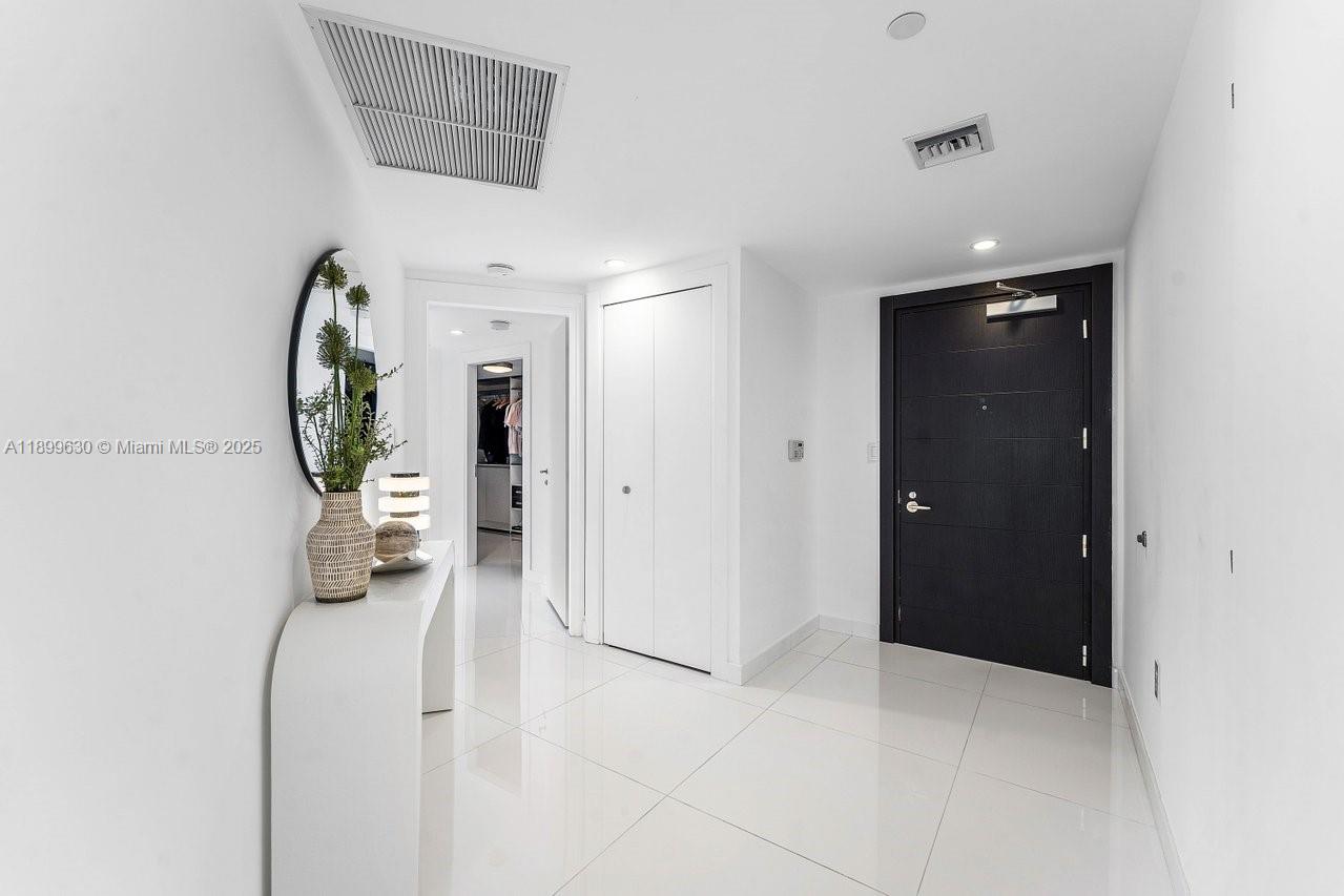 200 Biscayne Boulevard Way #3702, Miami FL 33131