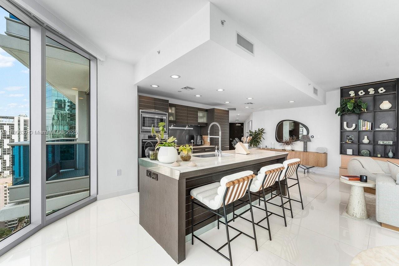 200 Biscayne Boulevard Way #3702, Miami FL 33131